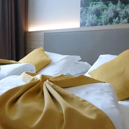 Ambassador Hotel 3*