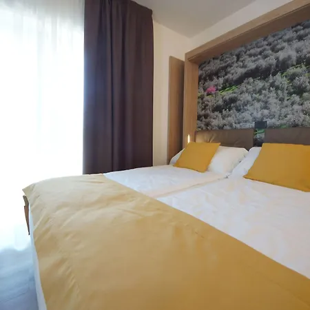Ambassador Hotel 3*