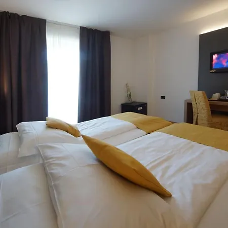 Ambassador Hotel 3*