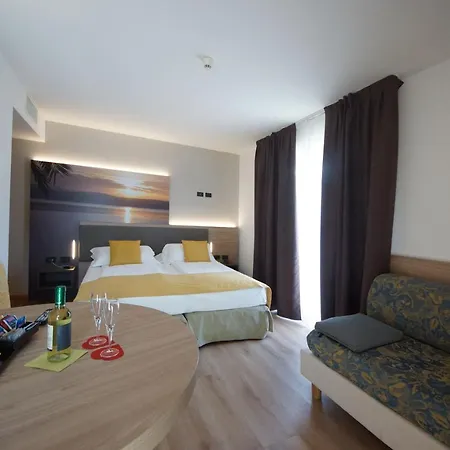 Ambassador Hotel 3*